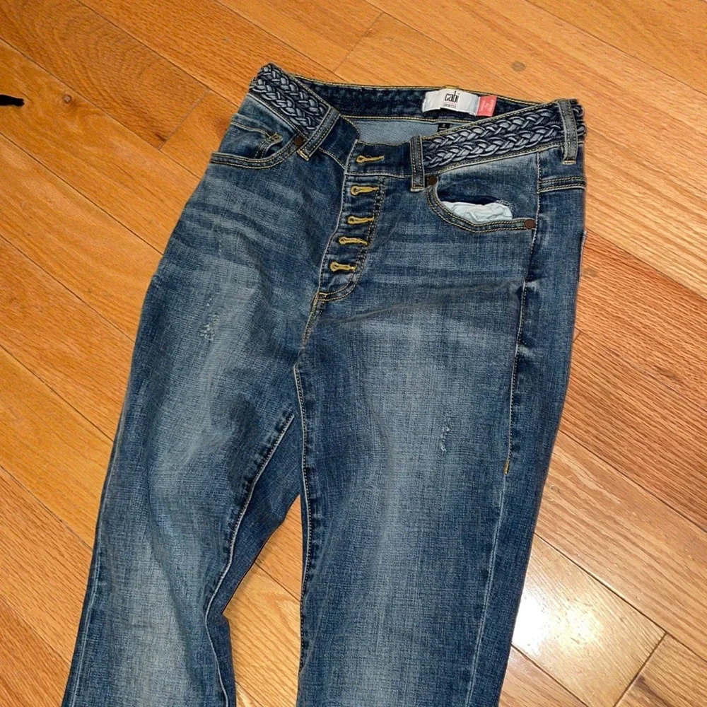 Cabi Button Fly Skinny jeans  - style 5694 (Spring 2020) - Picture 5 of 7